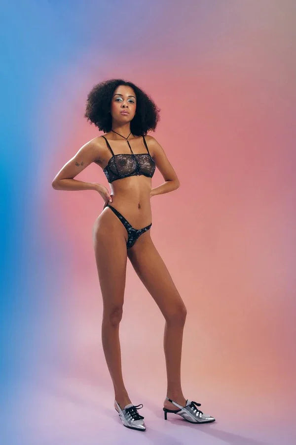 String lacé Corrosis par Freedom