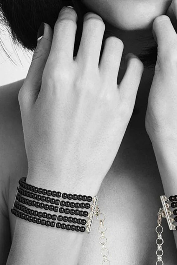 Menottes Perles nacrées noires par Bijoux Indiscrets